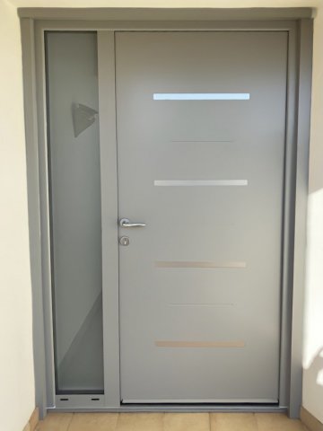 Pose et installation de porte d'entrée en aluminium à Saint-Estève