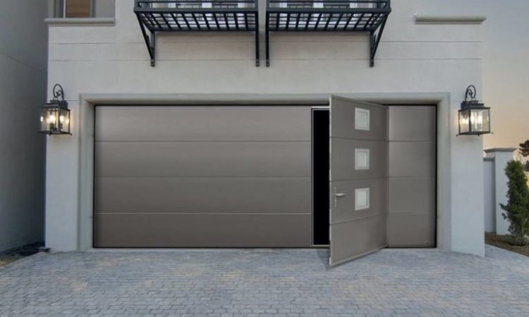 Porte de garage sectionnelle avec portillon - Sur mesure - Perpignan 